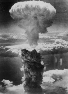 20051216-438px-Nagasakibomb.jpg